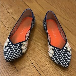 Rothy's Navy and Cream Patterned Flats